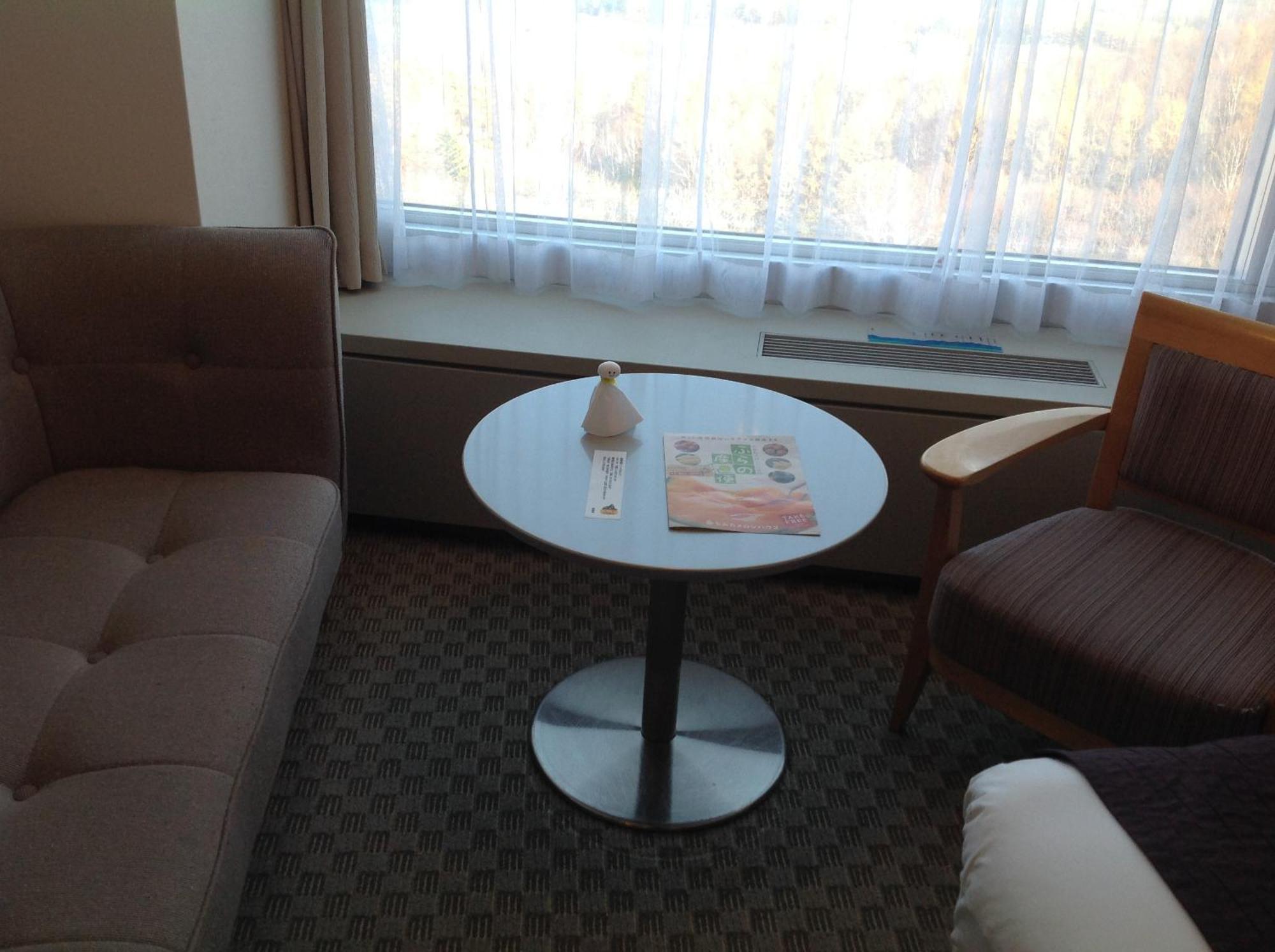 Shin Furano Prince Hotel Δωμάτιο φωτογραφία A table in a hotel room