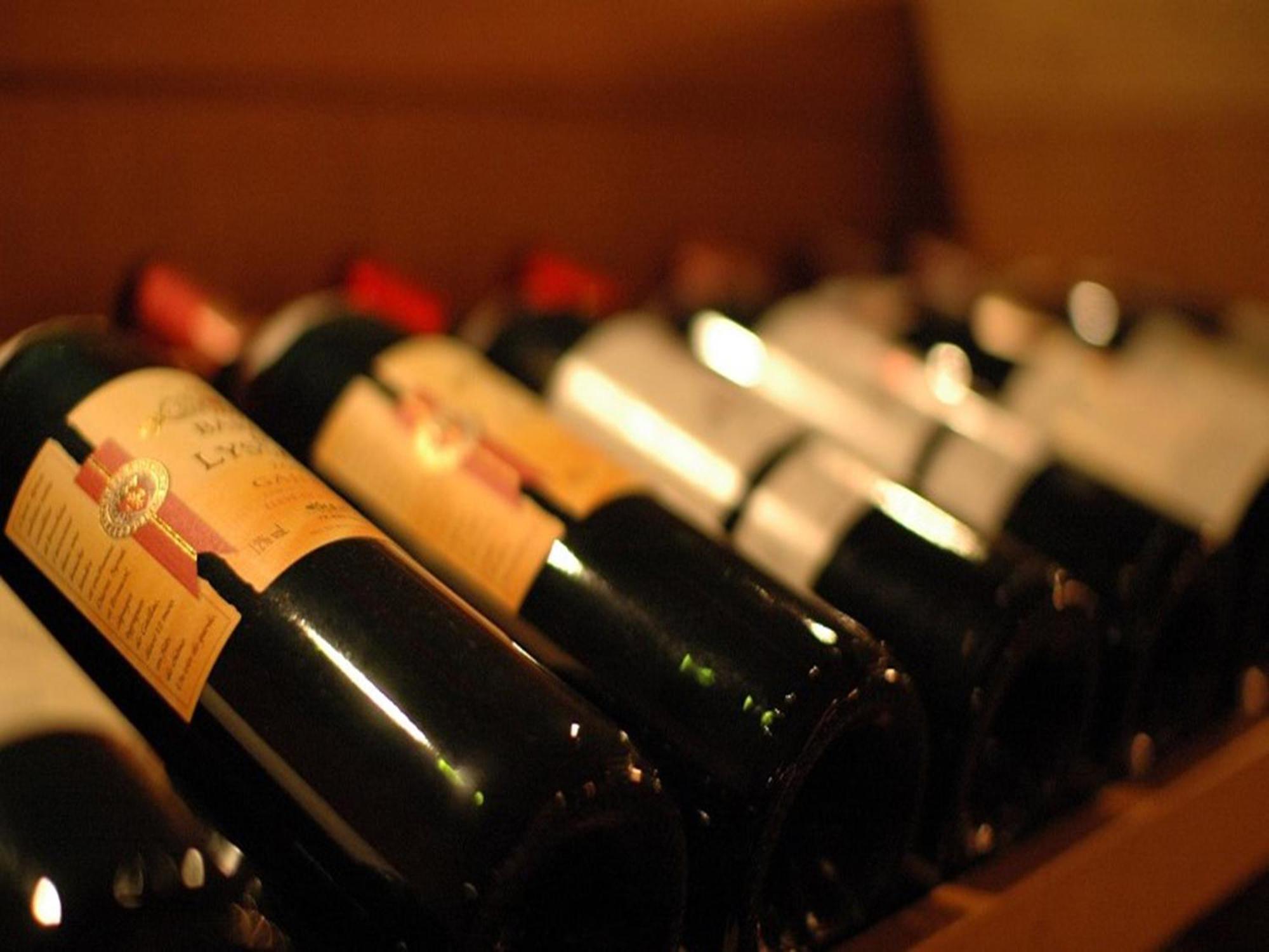 Shin Furano Prince Hotel Εξωτερικό φωτογραφία Wine bottles