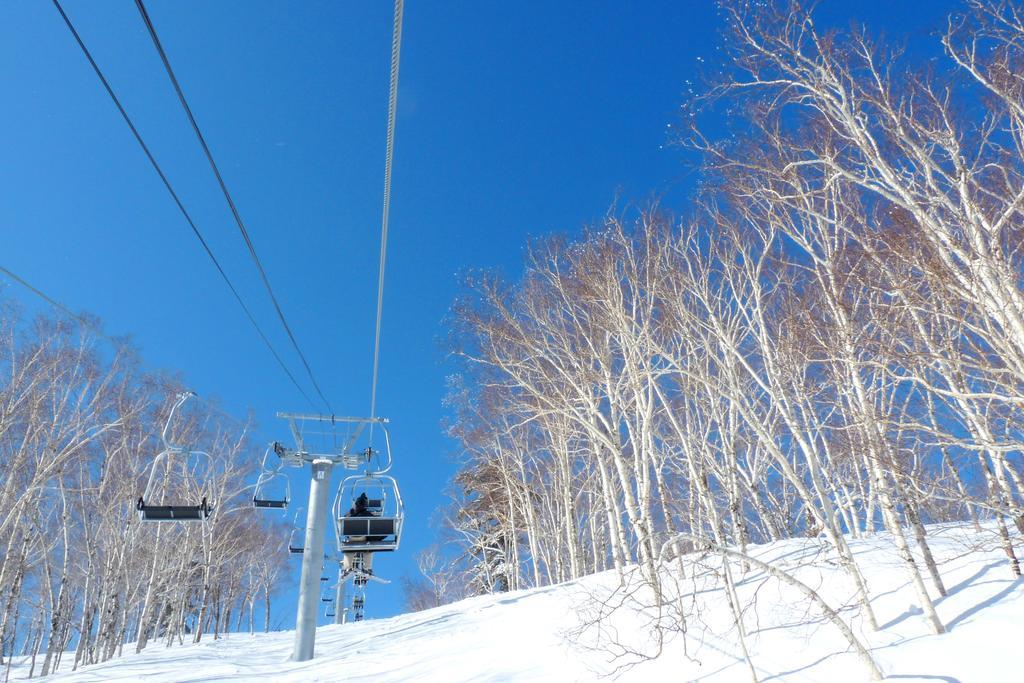 Shin Furano Prince Hotel Εξωτερικό φωτογραφία The ski lift at Furano Ski Resort